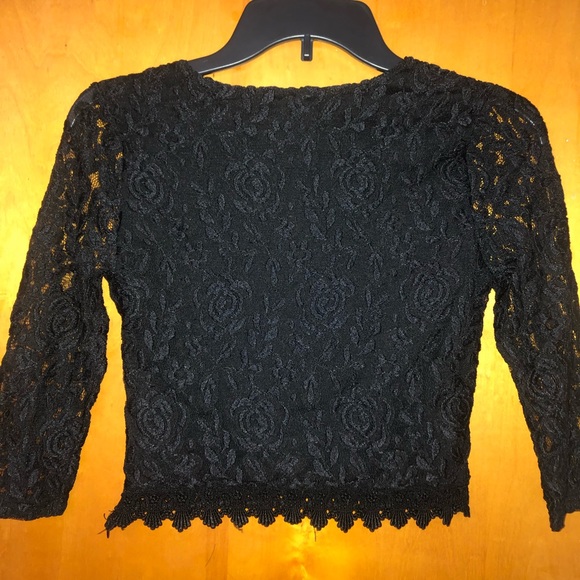 Forever21 Lace Crop Top✨ - Picture 2 of 2